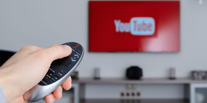 Cara Nonton Youtube di TV, Ikuti 4 Metode Mudah Ini!